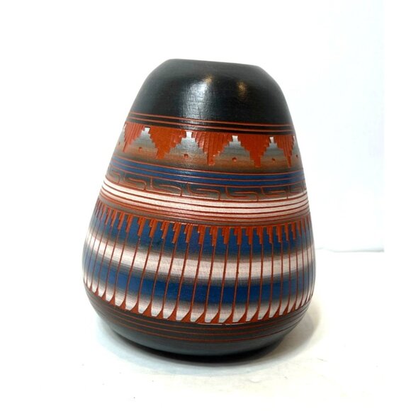 Native American Navajo Pottery Vase Etched Kokopelli Signed V. King Vibrant - Picture 4 of 7